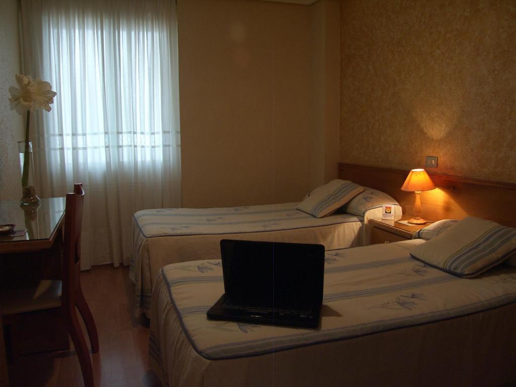 Melida Ostatua Otel Ermua Oda fotoğraf